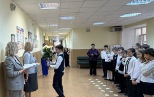 21 апреля состоялась линейка для 4-х классов - первая Всероссийская проверочная работа (ВПР) в их жизни.